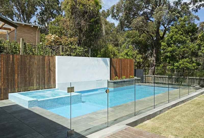 Pool glass fence